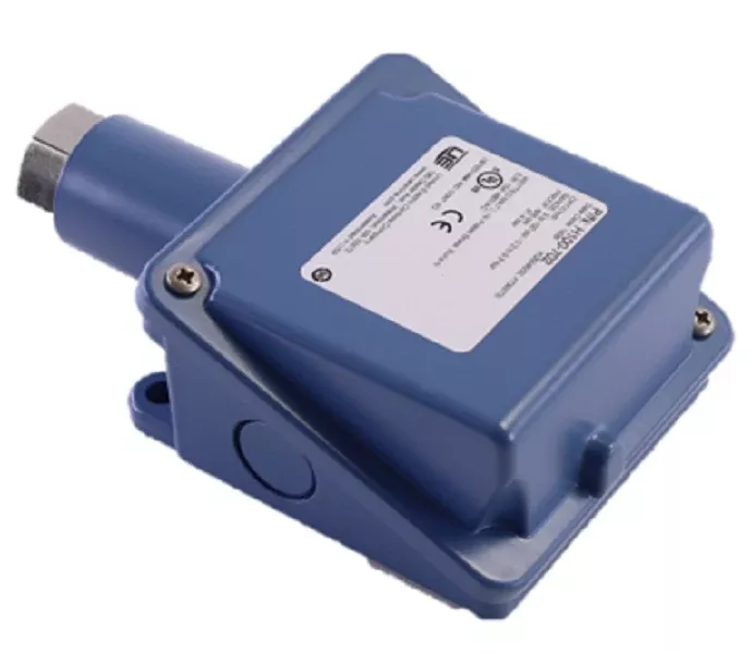 united-electric-h100-702-pressure-switch United Electric H100-702 Pressure Switch
